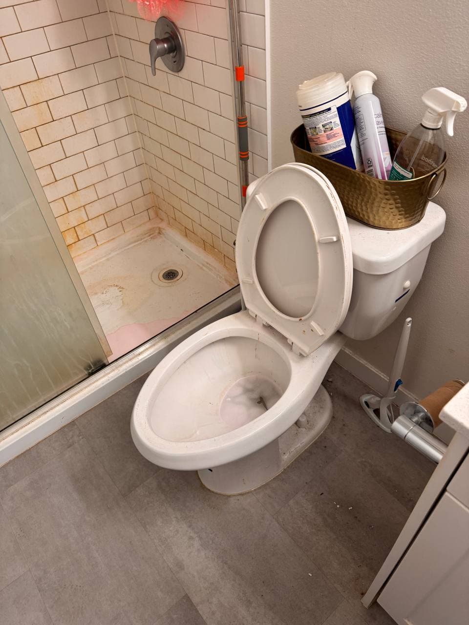 TILED_SHOWER - Before