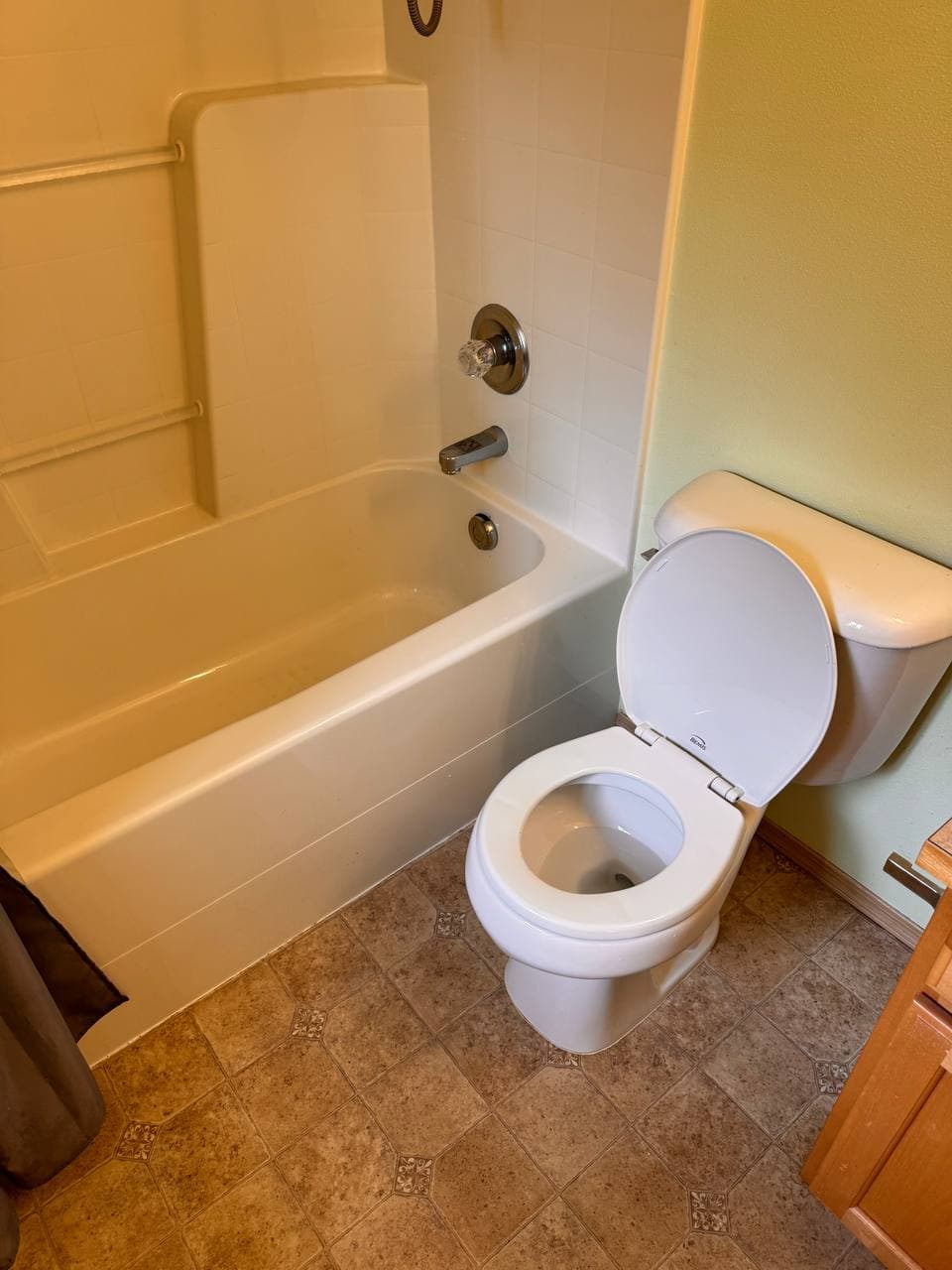 TUB_AND_TOILET - After